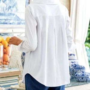 White shirt/blouse with cute backside